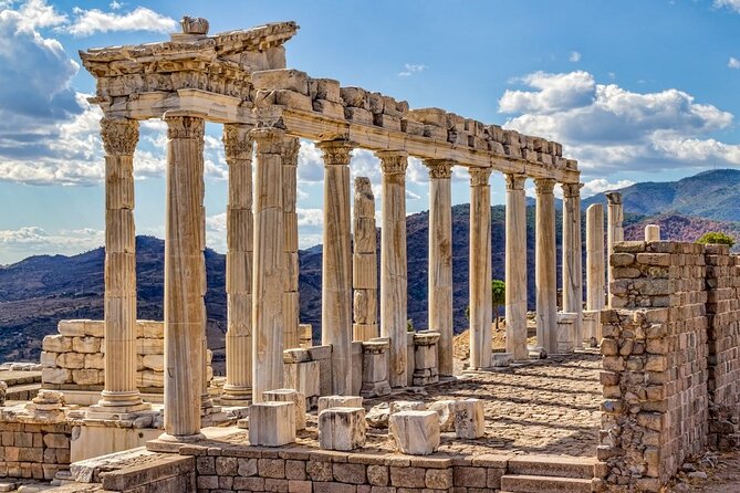 2-Days Gallipoli Troy Pergamon Acropolis Tour From Istanbul to Kusadasi - Day 2: Troy in two parts—museum first, ruins second