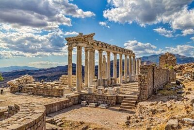 2-Days Gallipoli Troy Pergamon Acropolis Tour From Istanbul to Kusadasi - Morning departures: pickup times and the “European side” factor