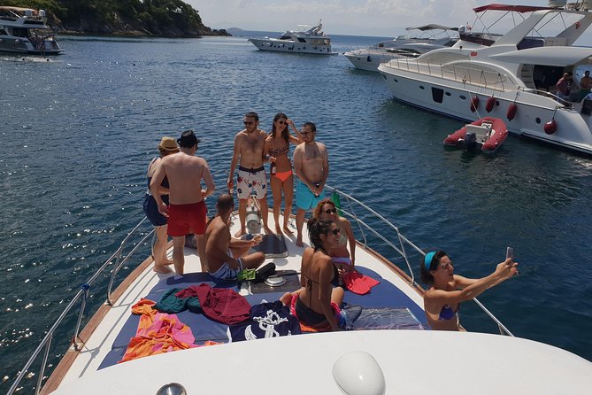 2 - Hours Bosphorus Yacht Cruise - Bosphorus Strait Views: The Waterway That Cuts Istanbul