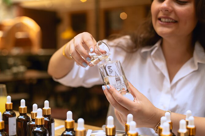 2 Hours Perfume Making Workshop in Istanbul - What happens in the first part of class