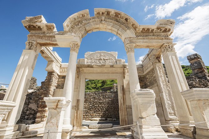 7-Days Historical Tour of Turkey's West Side with 4 Cities - Istanbul Day 3: Spice Market and a Bosphorus cruise for photos and perspective