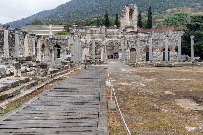 All Inclusive Private Ephesus Day Trip from Istanbul by Plane - Izmir arrival: meet-and-drive with a name sign