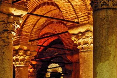 Best of Istanbul with Bosphorus Cruise - Stop 1: Hippodrome, where Byzantine leftovers still show up