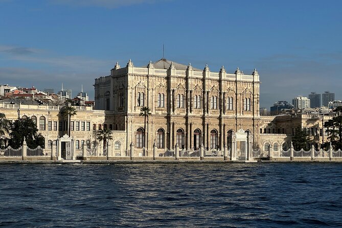 Bosphorus Boat Tour 3 Hour with Asian Side Stop in Istanbul - Dolmabahçe Mosque and Dolmabahçe Palace: the Ottoman-era spectacle