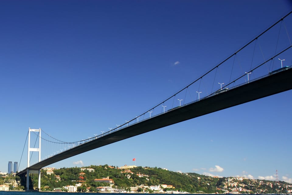 Bosphorus Cruise and Two Continents Tour with Local Guide - Beylerbeyi Palace: Ottoman Summer Life on the Asian Side