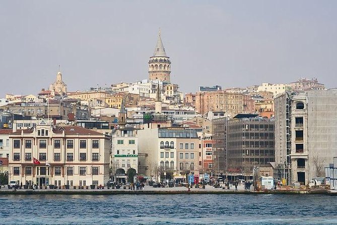 Bosphorus Cruise with unlimited alcohol - Dolmabahçe Palace from the water: why this stop matters