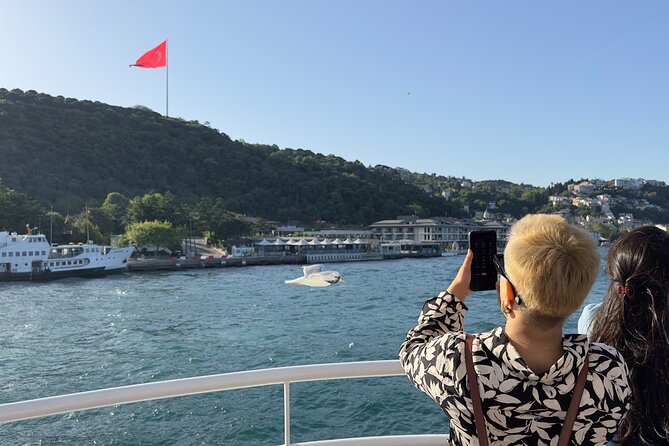 Bosphorus Daytime or Sunset Sightseeing Cruise & Audio Guide - Rumeli Fortress and Anadolu Hisarı: When the Bosphorus Was a Battleground