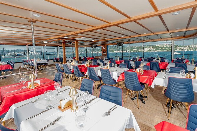 Bosphorus Dinner Cruise & Show with Private Table - The 8:00 pm flow: what your night feels like
