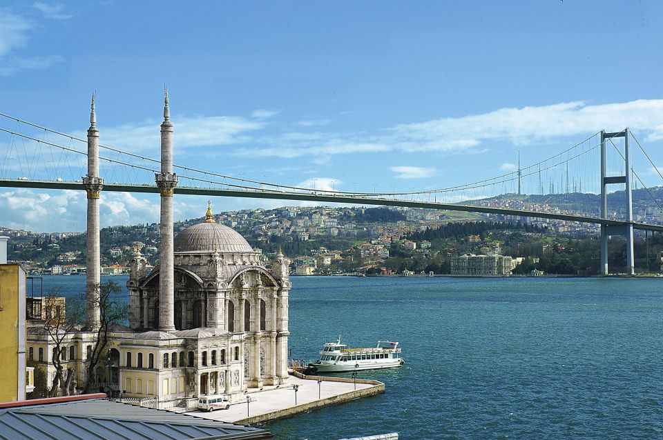 Bosphorus Only Boat Tour - Boat Comfort, Crowds, and the Audio Reality