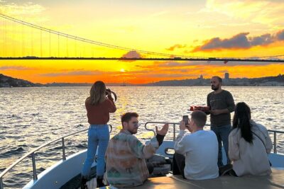 Bosphorus Sunset or Daytime Yacht Cruise with Snacks & Live Guide - Dolmabahçe Palace: The Classic Istanbul Landmark Seen at Human Scale