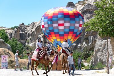 Cappadocia 1 Night 2 Days Tour from Istanbul by Plane and Balloon Ride - Day 2 sunrise balloon ride: registration, minivans, and the weather-driven timing