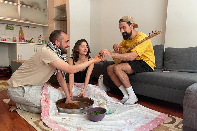 Çiğ Köfte Cooking Class/Night with Traditional Music At Home - Kneading together: where the Urfa tradition becomes real