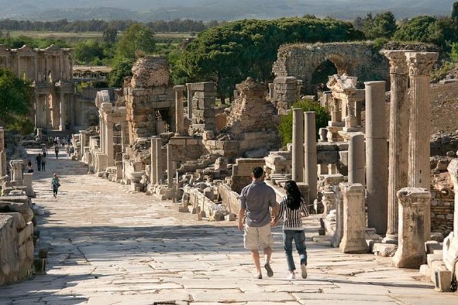 Daily Small Group Ephesus Tour From Istanbul by Flight - Isa Bey Mosque: a brief architectural reset