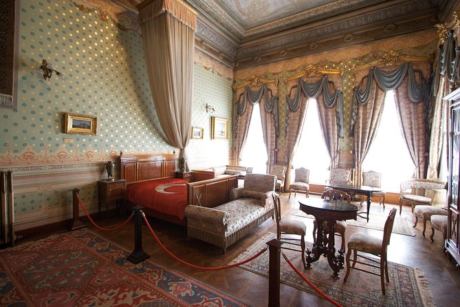 Dolmabahce Palace Tour in Istanbul - Logistics you can plan around: hotel meet-up, traffic, and Mondays/Thursdays