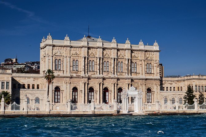 Dolmabahçe Palace with Bosphorus Cruise - Bezmi Alem Valide Sultan Mosque: 30 minutes that gives context to the neighborhood