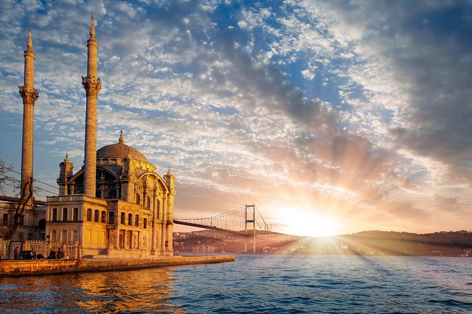 Dolmabahçe Palace with Bosphorus Cruise - Bosphorus cruise and the Rumeli Fortress view: 2 hours of skyline watching