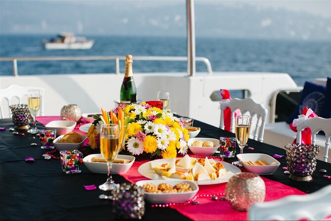 Exclusive Bosphorus Cruise - Luxury Yacht Experience in Istanbul - A Luxury Yacht Cruise That Keeps Istanbul Moving