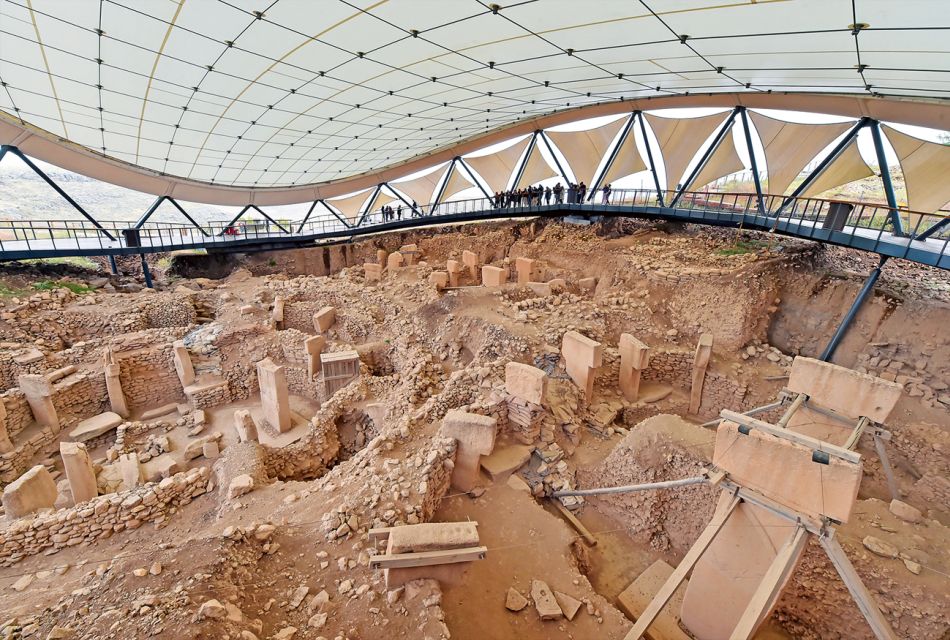 From Istanbul: Göbeklitepe and Harran Full-Day Tour - Harran: beehive homes, blue fabrics, and the feeling of a wall city