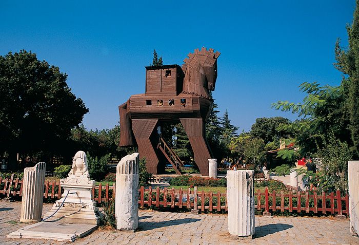 From Istanbul: Troy and Gallipoli 2-Day Trip - Çanakkale lunch and museum time: what to do with the cultural pause