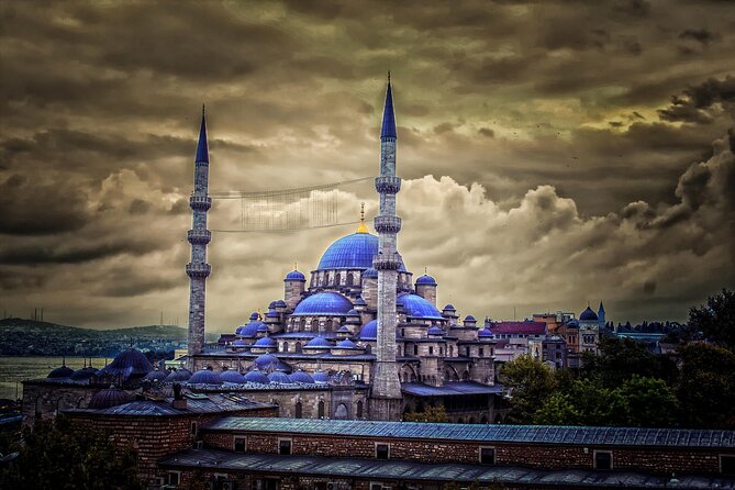 Full Day Istanbul Old City Tour With Expert Local Guide - Hippodrome: Monuments Still Staring Back From the Byzantine Past