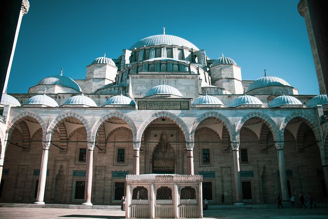 Full-Day Small-Group Guided Tour to Famous Mosques in Istanbul - Lunch and the Rhythm of a Mosque Day