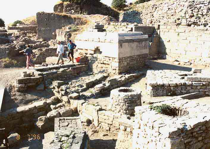 Full-Day Troy Tour From Istanbul - Walking the Walls: Athena, Megaron House, and Schliemann’s Trench