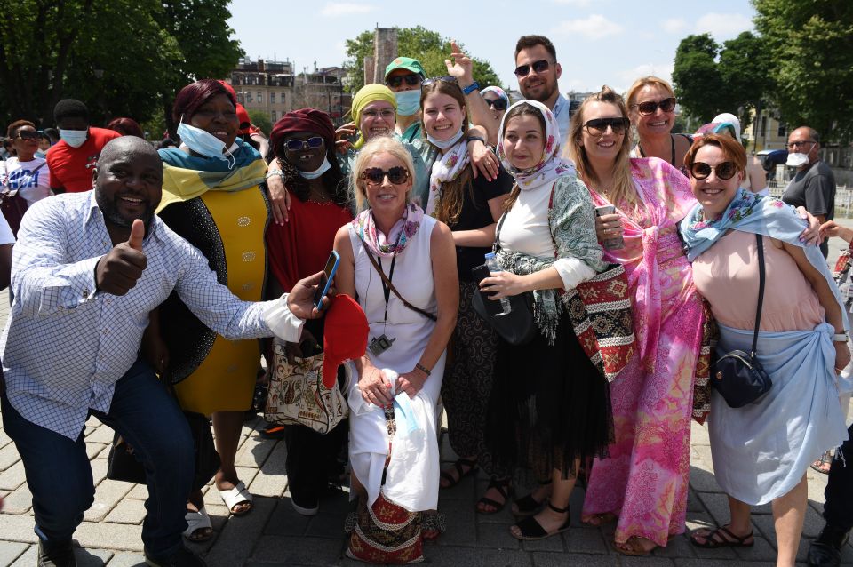 Full-Day Walking Tour of Istanbul's Old City - Sultan Ahmed (Blue Mosque): The Blue Tiles and the Friday Rule