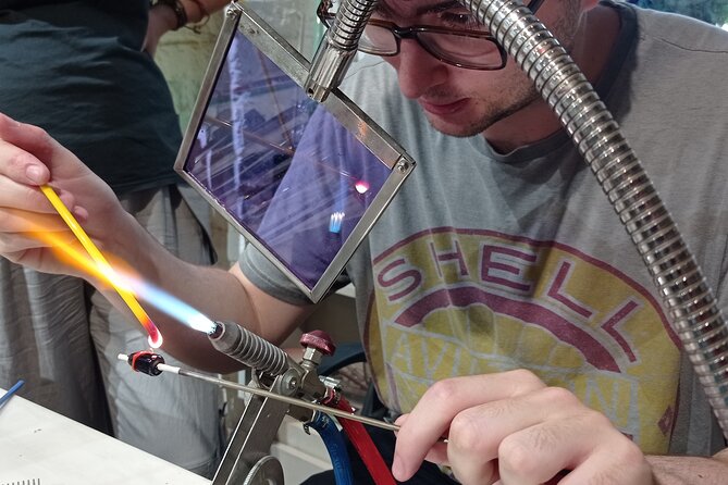 Glass Melting and Shaping with Flame with the Senior Glass Master - Key Highlights at a Glance
