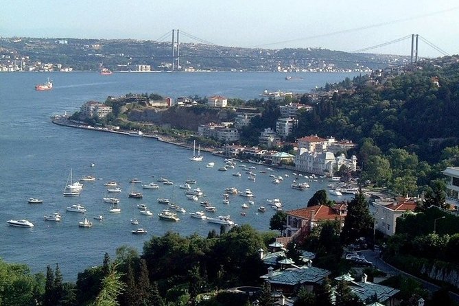 Golden Horn and Bosphorus Boat Tour in Istanbul - The Guide Experience in English: When It Works, It Helps