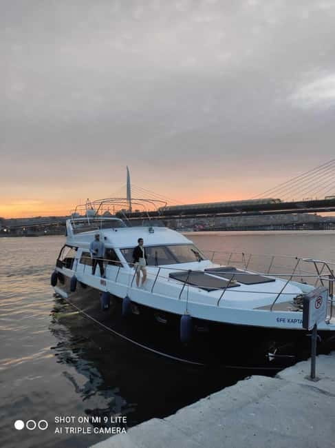 Golden Horn and Bosphorus Sunset Tour Stop at Anatolian Side - Onboard Audio Guide in English: Small Detail, Big Payoff