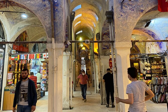 Grand Bazaar Through the Alleys - Buyuk Yeni Han: The Largest Han Inn and the Place You Can Breathe