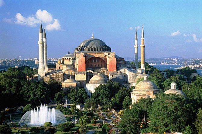Guided Hagia Sofia, Blue mosque, Basilica Cistern skip lines tour - Meeting point at the German Fountain (and how to find it fast)