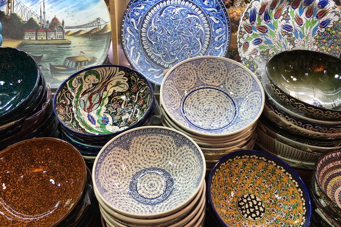 Hagia Sophia, Basilica Cistern and Grand Bazaar Tour in Istanbul - Guide Matters: Getting Help You Can Use on the Spot
