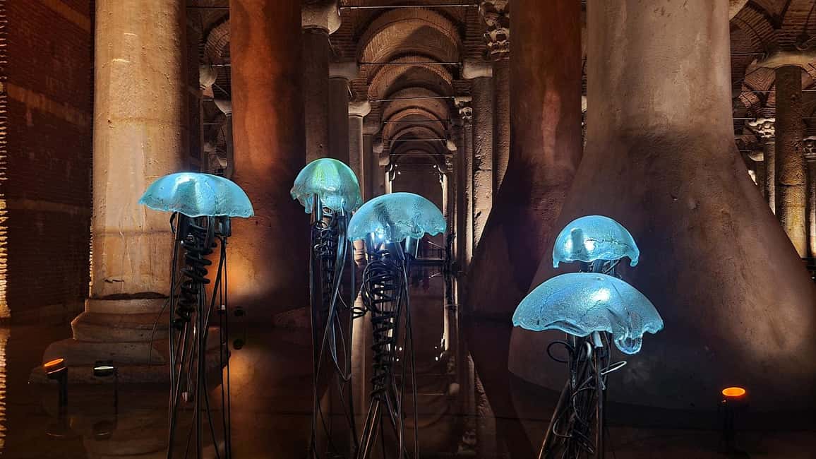 Hagia Sophia & Basilica Cistern Guided Tour Incl. Tickets - Meeting at Alman Çeşmesi: start calm, not chaotic