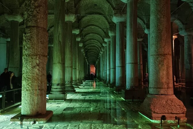 Hagia Sophia, Blue Mosque & Basilica Cistern tour - Stop 3: Blue Mosque (Iznik Tiles and a Cross-Cultural Story)