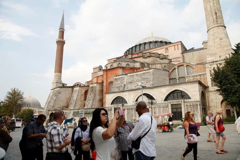 Hagia Sophia, Topkapı Palace, Blue Mosque Guided Small Group - Step 1: The Sultan Ahmed Mosque (Blue Mosque) with the “tile story”