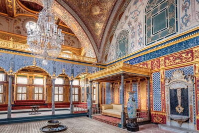 Hagia Sophia, Topkapı Palace, Blue Mosque Guided Small Group - Meeting point and pickup: easy to find, easy to miss