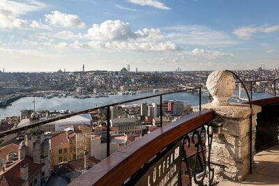 Hidden Gems of the Istanbul: From Galata Tower to Balat - The ferry from Karaköy Rihtim: a short ride with big payoff