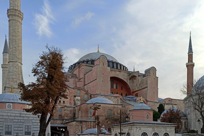 Highlights of İstanbul's Old Town with Private Guiding Service - Blue Mosque tiles and why the color story matters (15 minutes, free admission)