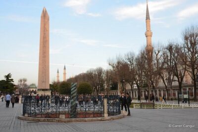 Hippodrome and Blue Mosque Guided Tour - Stop 1: Hippodrome Square and the Monuments You’ll Spot Fast