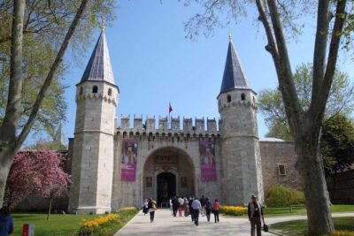 Istanbul 1 Day Tour | Best of Istanbul | Blue Mosque, Hagia Sophia and Topkapi - Stop-by-stop: Hippodrome Square to the German Fountain