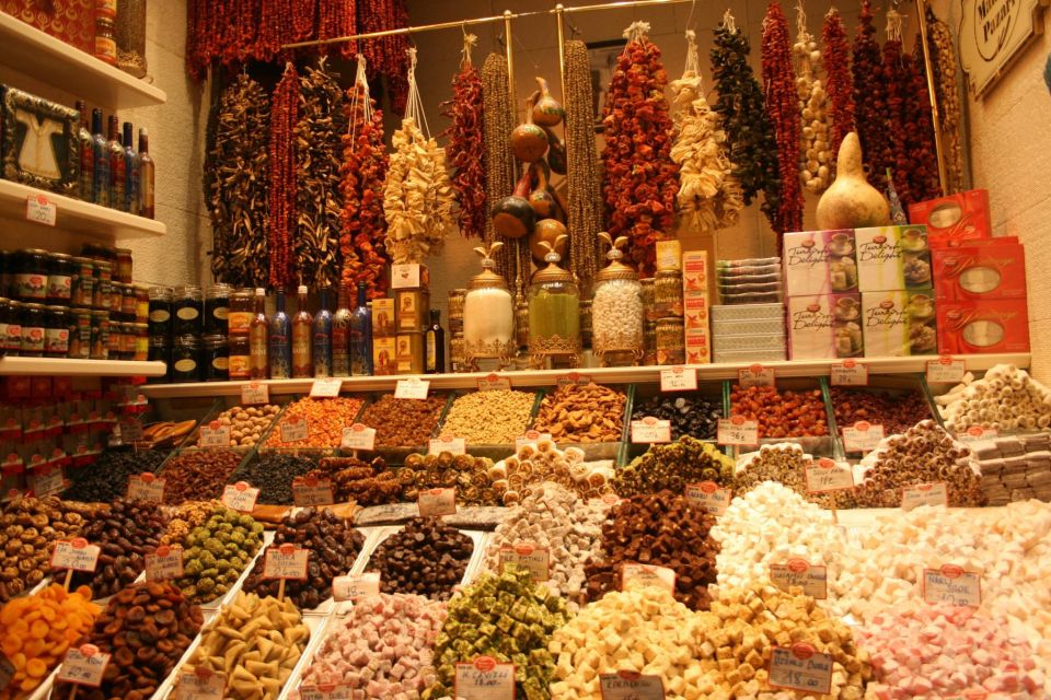 Istanbul: Afternoon Bosphorus Cruise and Spice Bazaar Tour - Rumeli Hisari: Fatih the Conqueror’s fast-built fortress