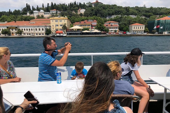 Istanbul Afternoon Bosphorus Cruise with Asian Side Stop - Asian-Side Stop Choices: Küçüksu Palace vs. Rumeli Fortress
