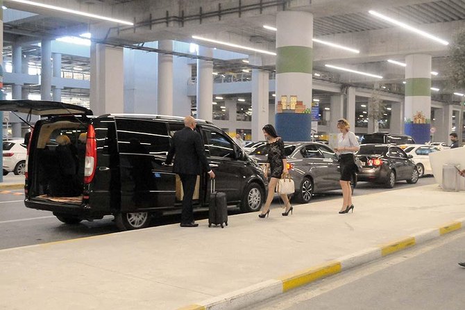 Istanbul Airport Transfer - One Way - The ride itself: A/C comfort, Wi‑Fi, and water