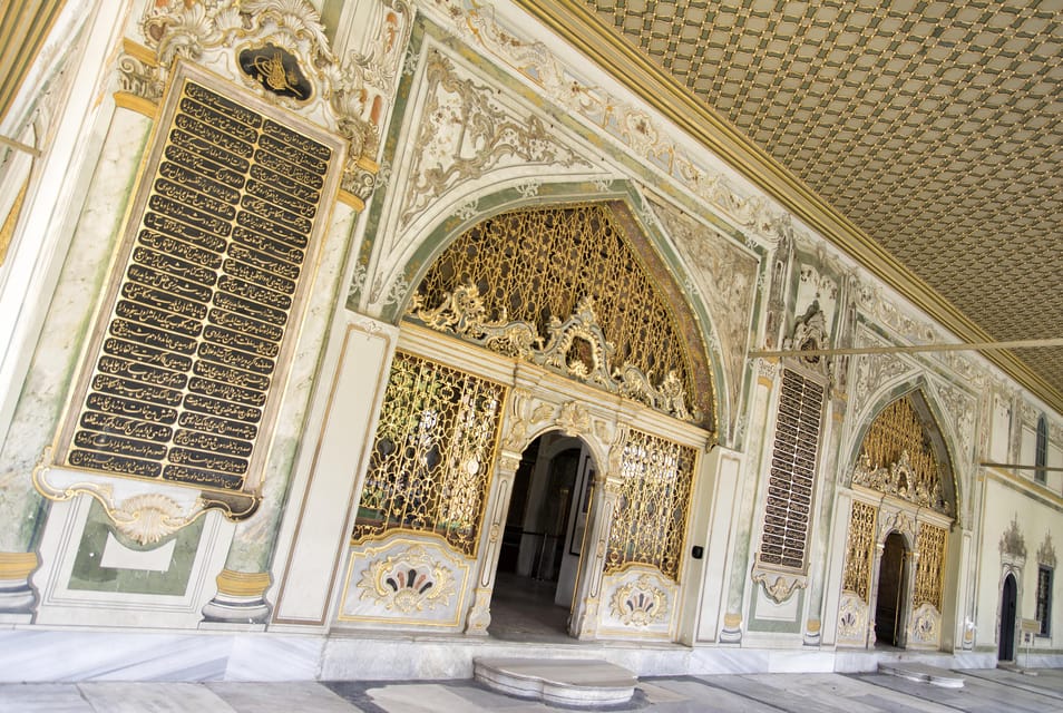 Istanbul: Best City Highlights Guided Tour with Tukish Lunch - Hagia Sophia And The Blue Mosque: Why Skip-The-Line Matters Here