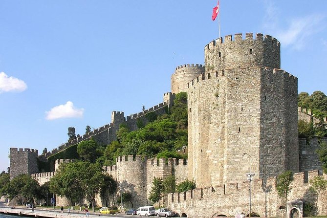 Istanbul Boat Cruise and Dolmabahce Palace & Two Continents - Lunch on a coach-route restaurant: filling, not fancy