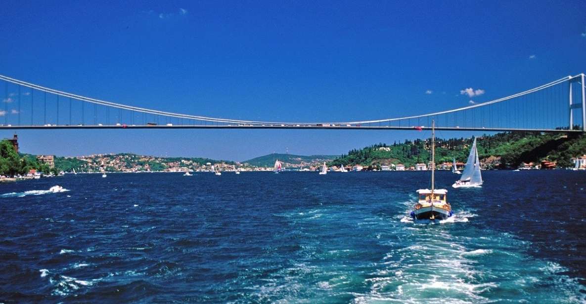 Istanbul: Bosphorus and Golden Horn Boat Tour - Sights you’ll actually recognize: palaces, towers, and bridges