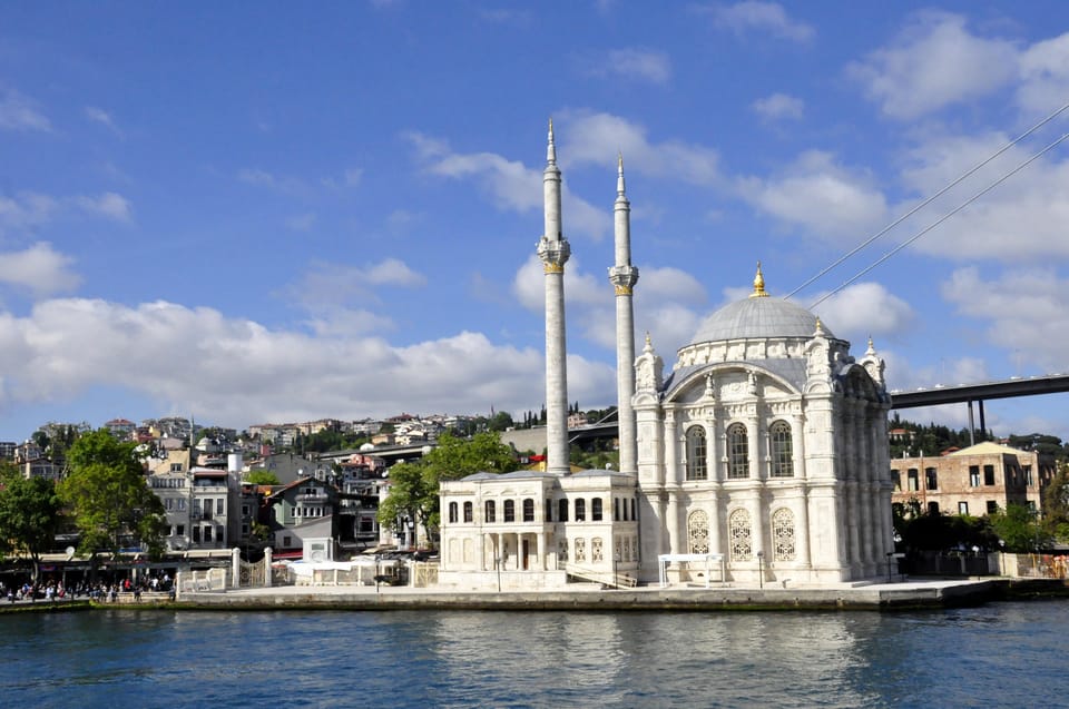Istanbul: Bosphorus Boat Cruise - Beylerbeyi Palace and the Two-Continent Feeling