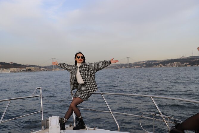 Istanbul Bosphorus Boat Tour and Golden Horn Cruise Day or Sunset - Entering Istanbul by water: why this is a great first-day move