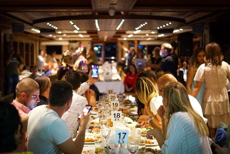 Istanbul: Bosphorus Dinner Cruise with Turkish Night Show - Who should book this Bosphorus night cruise